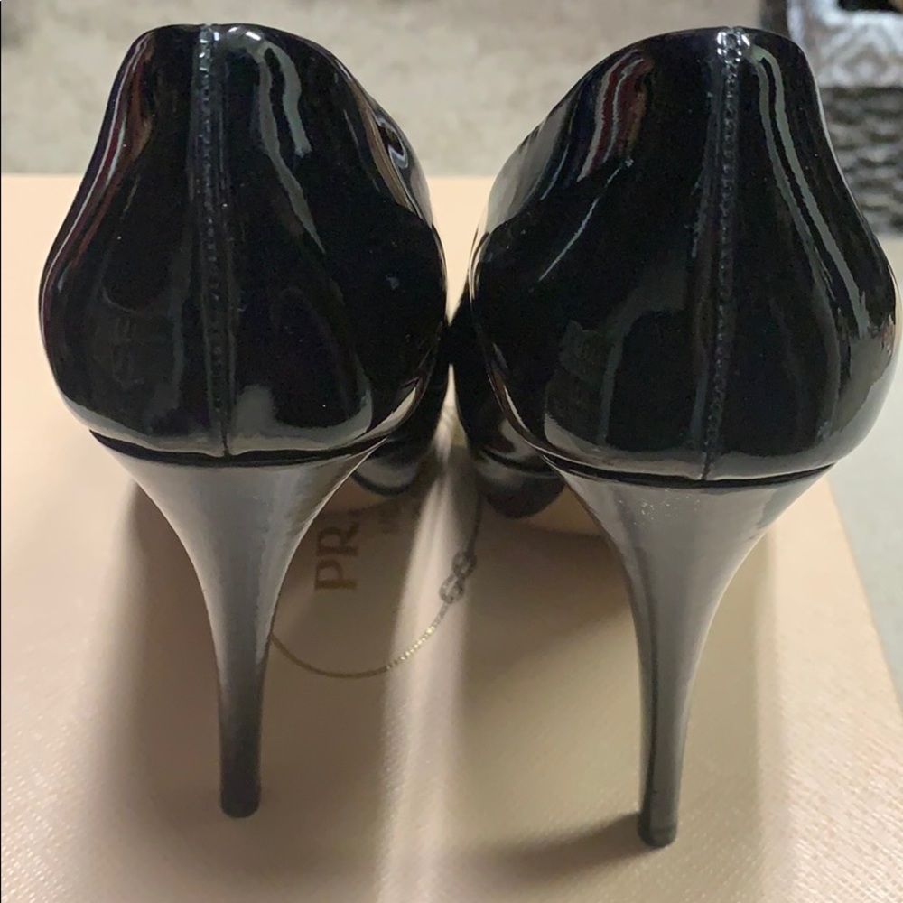 Prada Black Patent pumps size 37 - Picture 5 of 8
